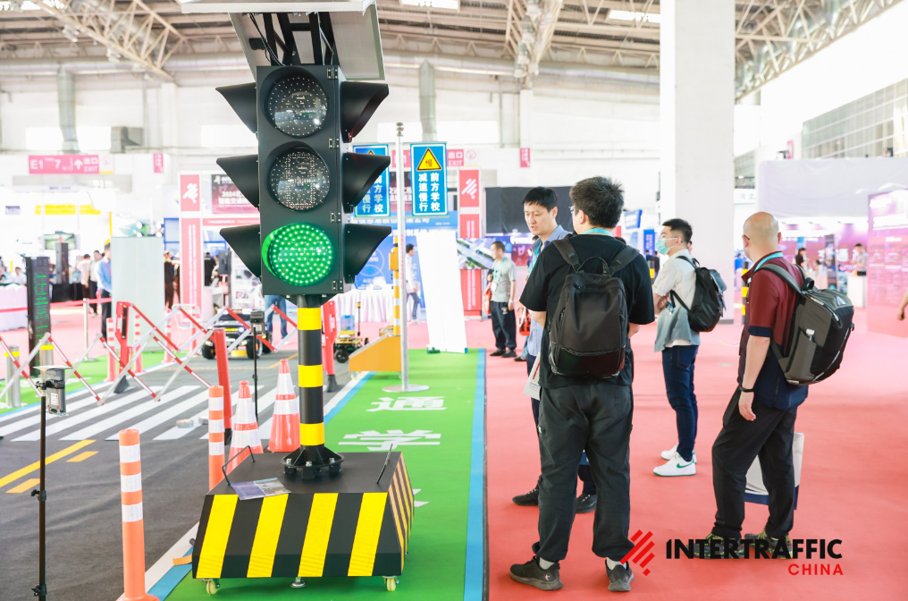 如何利用智能停车技术解决城市停车难问题？