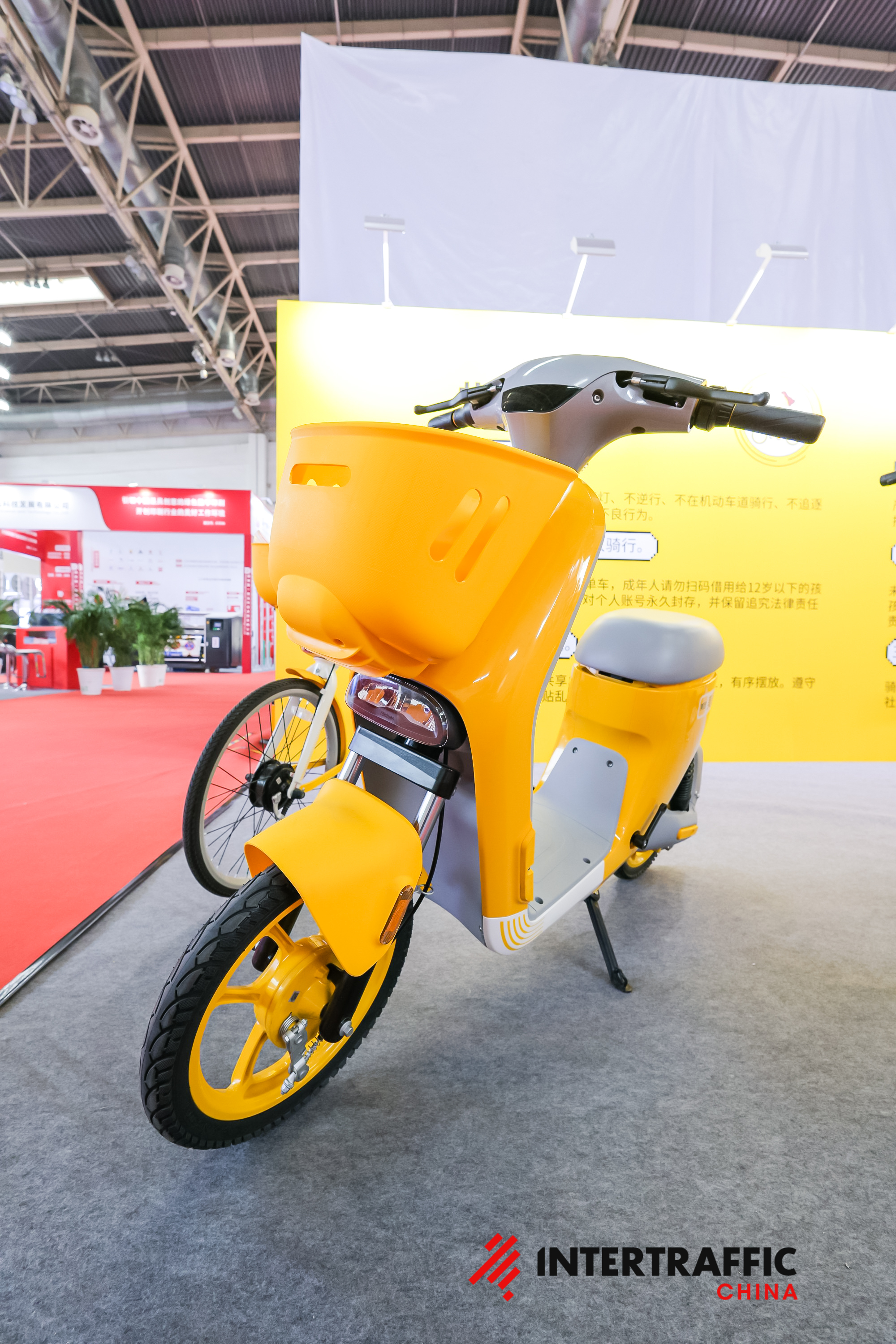 如何通过慢行交通展的展示，提升公众对绿色出行的认知？