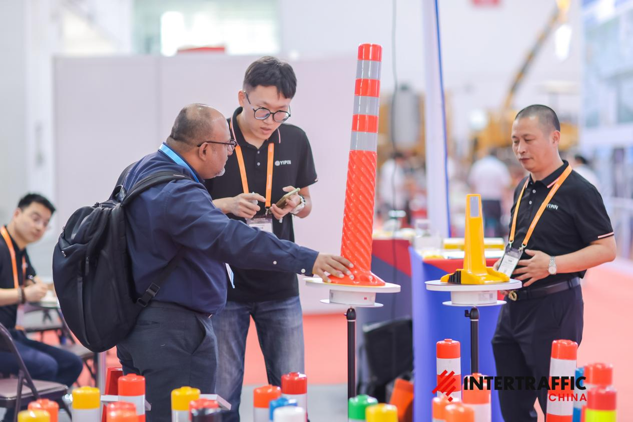 公路养护展区：智能交通与公路养护的协同发展