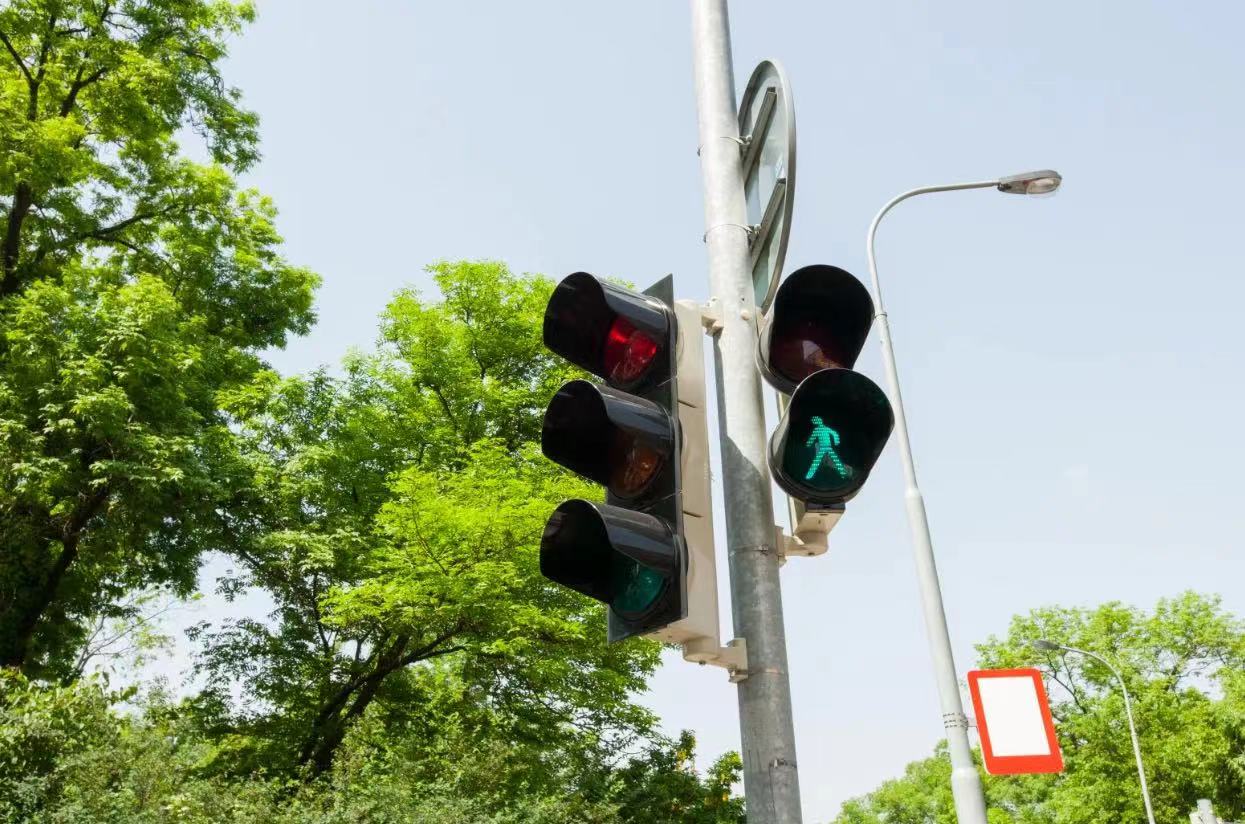 智能交通展|我们离智能红绿灯还有多远？